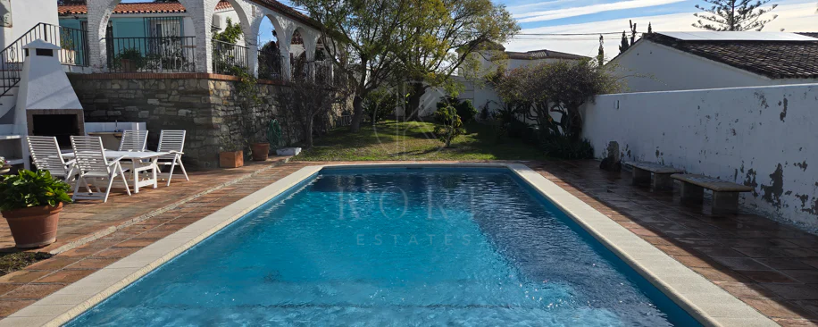 Encantadora villa con vistas panorámicas al mar en Puerto Romano, Estepona