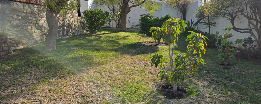 Encantadora villa con vistas panorámicas al mar en Puerto Romano, Estepona