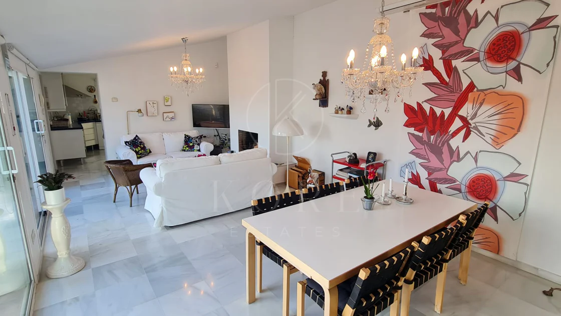 Encantadora villa con vistas panorámicas al mar en Puerto Romano, Estepona