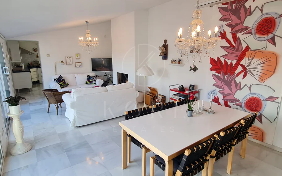 Encantadora villa con vistas panorámicas al mar en Puerto Romano, Estepona