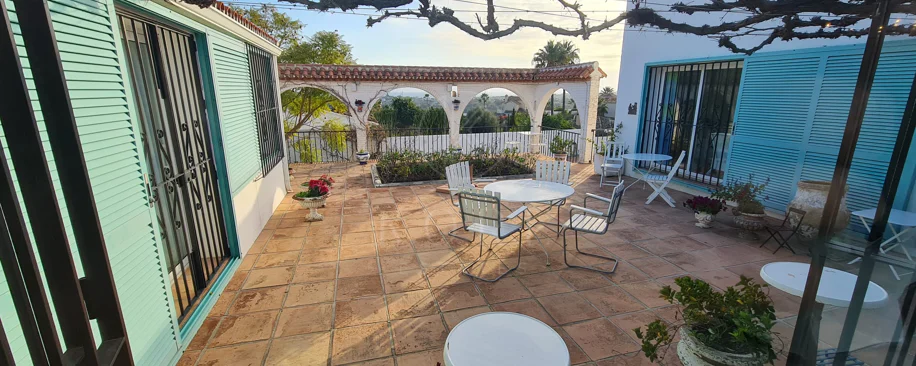 Encantadora villa con vistas panorámicas al mar en Puerto Romano, Estepona