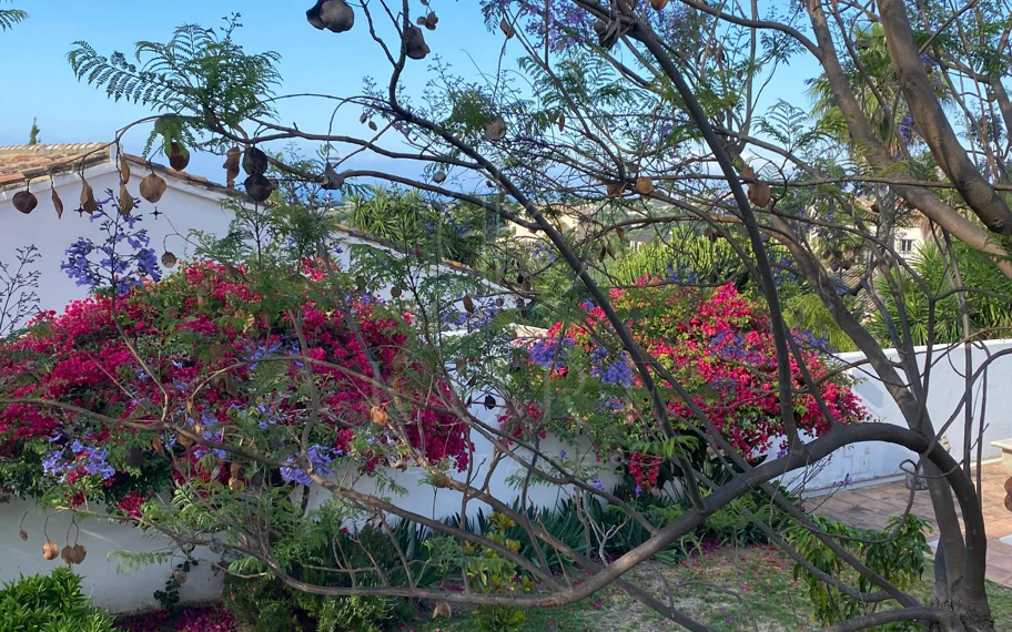Encantadora villa con vistas panorámicas al mar en Puerto Romano, Estepona