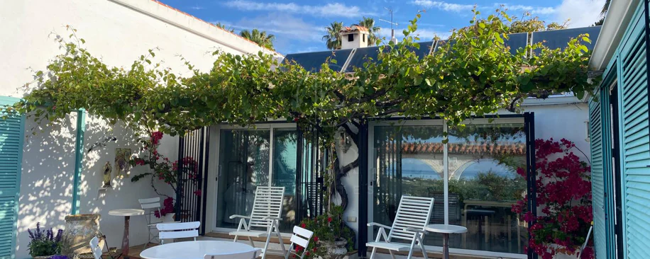 Encantadora villa con vistas panorámicas al mar en Puerto Romano, Estepona