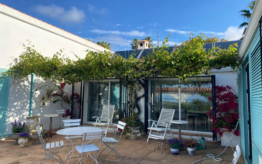 Encantadora villa con vistas panorámicas al mar en Puerto Romano, Estepona