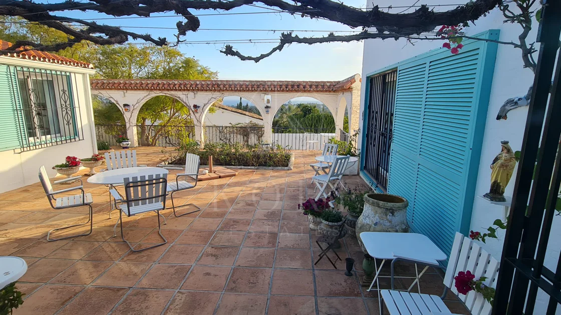 Encantadora villa con vistas panorámicas al mar en Puerto Romano, Estepona