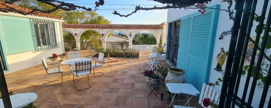 Encantadora villa con vistas panorámicas al mar en Puerto Romano, Estepona