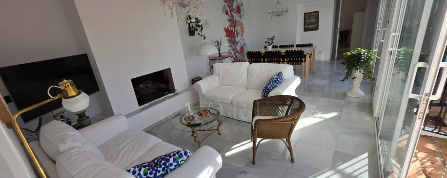 Encantadora villa con vistas panorámicas al mar en Puerto Romano, Estepona