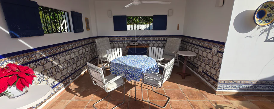 Encantadora villa con vistas panorámicas al mar en Puerto Romano, Estepona