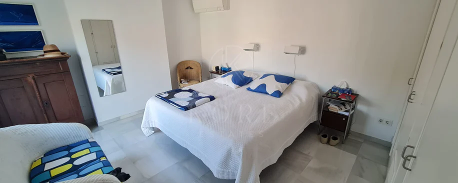Encantadora villa con vistas panorámicas al mar en Puerto Romano, Estepona