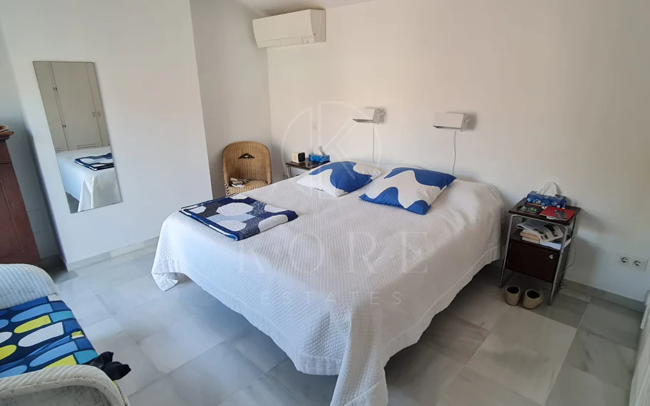 Encantadora villa con vistas panorámicas al mar en Puerto Romano, Estepona