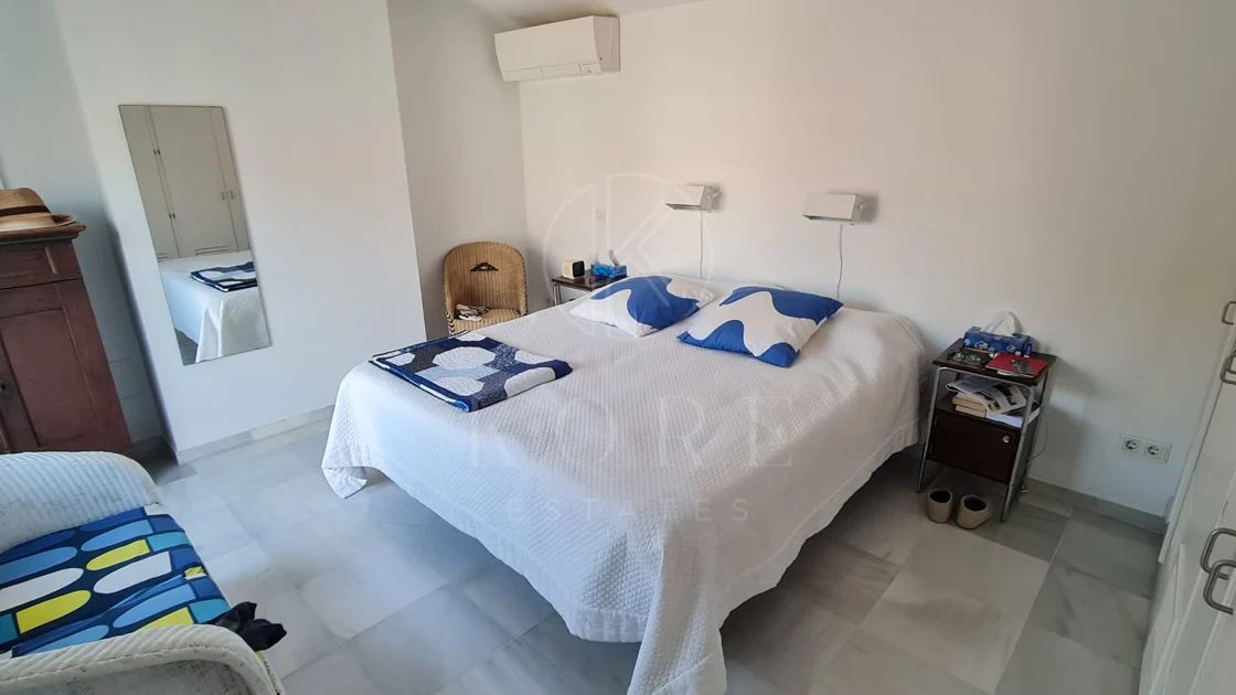 Encantadora villa con vistas panorámicas al mar en Puerto Romano, Estepona