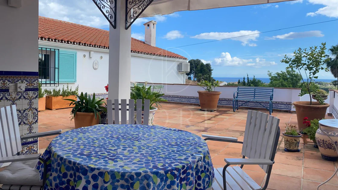 Encantadora villa con vistas panorámicas al mar en Puerto Romano, Estepona