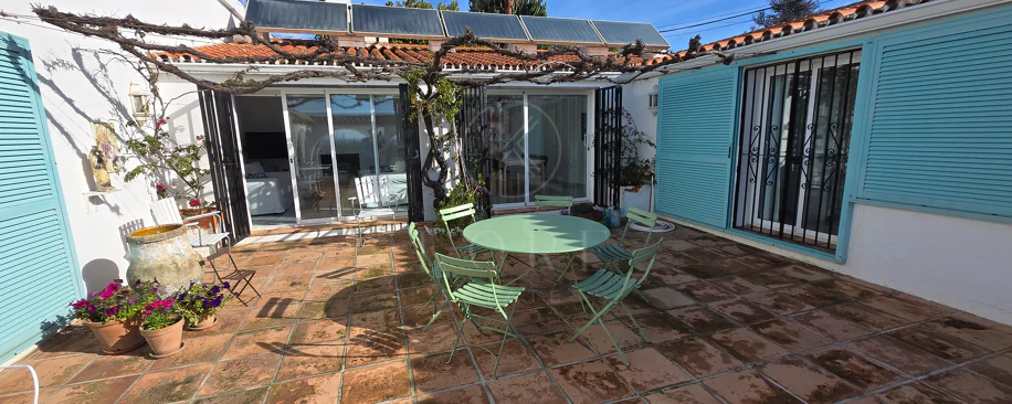 Encantadora villa con vistas panorámicas al mar en Puerto Romano, Estepona