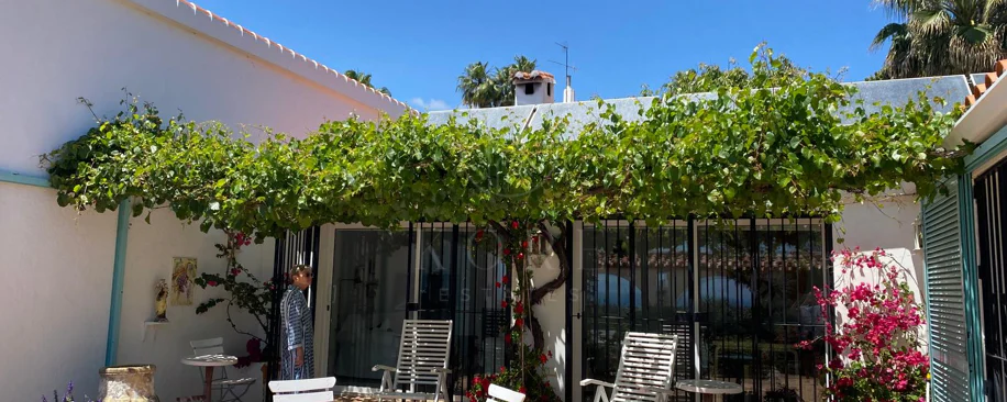 Encantadora villa con vistas panorámicas al mar en Puerto Romano, Estepona