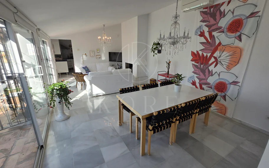 Encantadora villa con vistas panorámicas al mar en Puerto Romano, Estepona