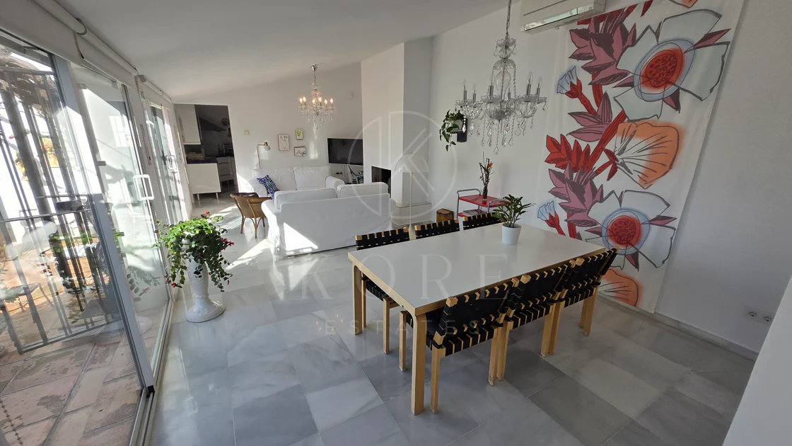 Encantadora villa con vistas panorámicas al mar en Puerto Romano, Estepona