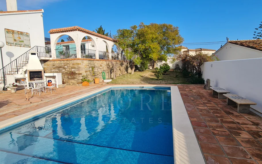 Encantadora villa con vistas panorámicas al mar en Puerto Romano, Estepona