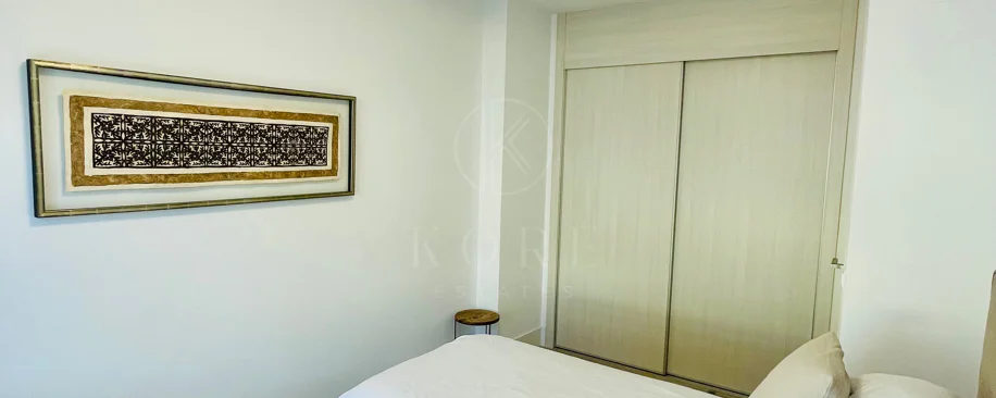Oportunidad única: lujosa casa adosada con moderno ascensor de cristal en La Cala Golf Resort