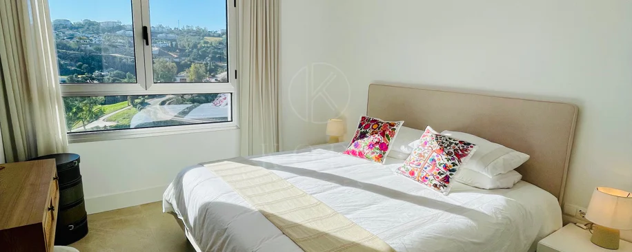Oportunidad única: lujosa casa adosada con moderno ascensor de cristal en La Cala Golf Resort