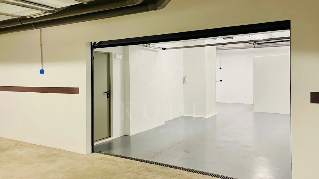 Oportunidad única: lujosa casa adosada con moderno ascensor de cristal en La Cala Golf Resort