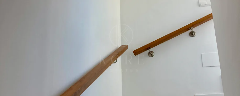 Oportunidad única: lujosa casa adosada con moderno ascensor de cristal en La Cala Golf Resort