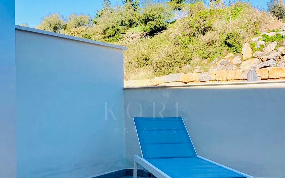 Oportunidad única: lujosa casa adosada con moderno ascensor de cristal en La Cala Golf Resort