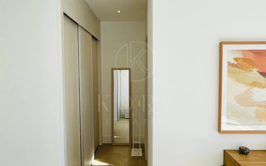Oportunidad única: lujosa casa adosada con moderno ascensor de cristal en La Cala Golf Resort
