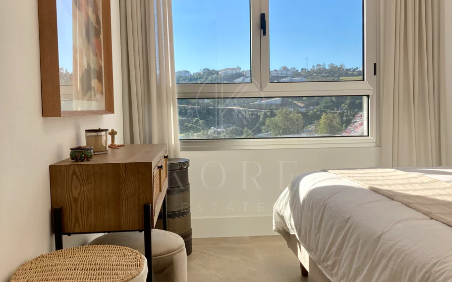 Oportunidad única: lujosa casa adosada con moderno ascensor de cristal en La Cala Golf Resort