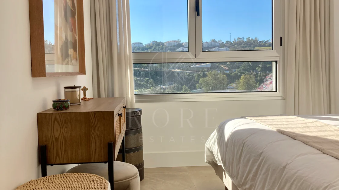 Oportunidad única: lujosa casa adosada con moderno ascensor de cristal en La Cala Golf Resort