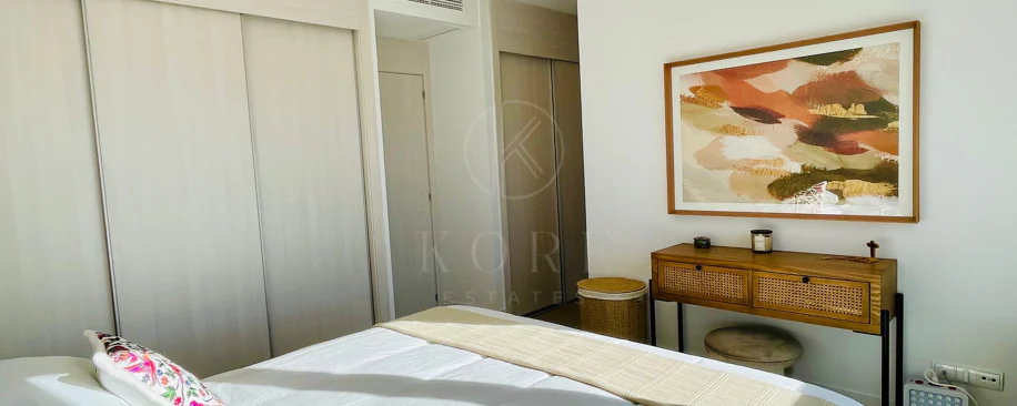 Oportunidad única: lujosa casa adosada con moderno ascensor de cristal en La Cala Golf Resort