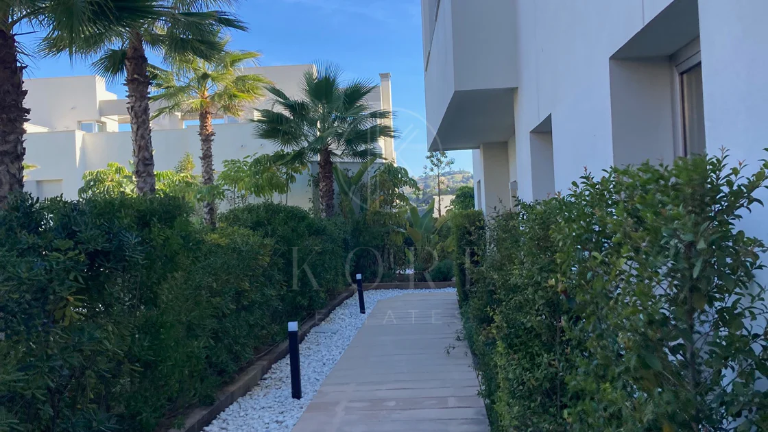 Oportunidad única: lujosa casa adosada con moderno ascensor de cristal en La Cala Golf Resort