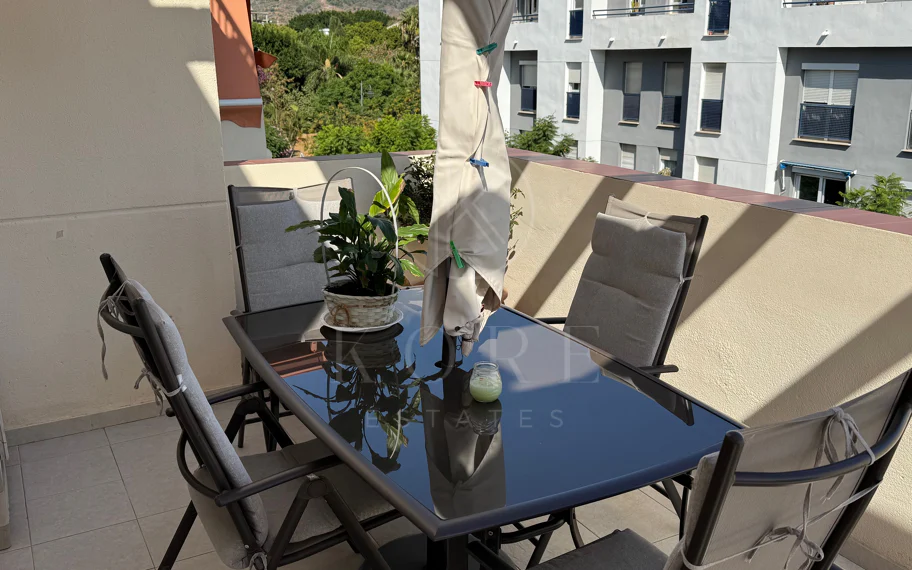 Ático Exclusivo de 4 Dormitorios en el Corazón de Estepona con Terraza y Solárium Privado