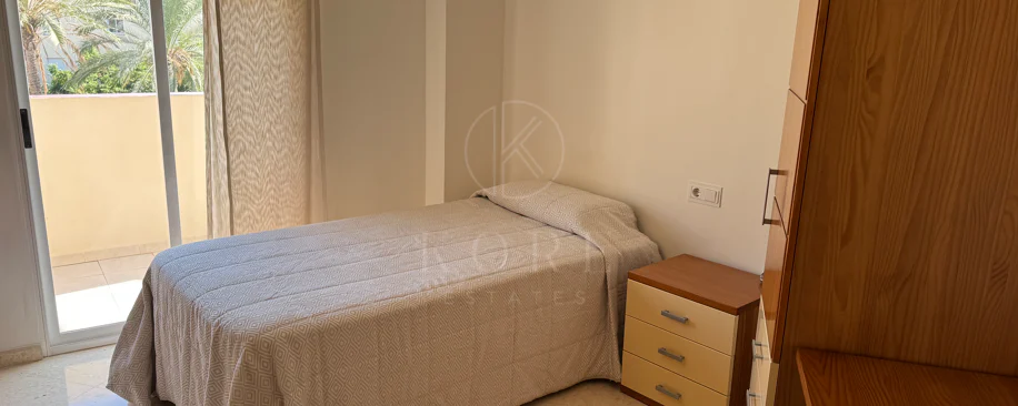 Ático Exclusivo de 4 Dormitorios en el Corazón de Estepona con Terraza y Solárium Privado