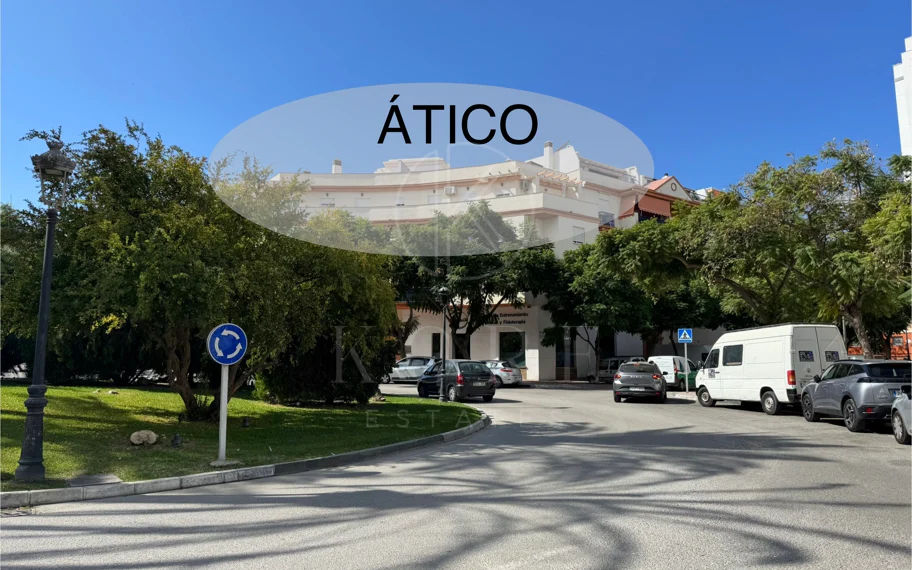 Ático Exclusivo de 4 Dormitorios en el Corazón de Estepona con Terraza y Solárium Privado