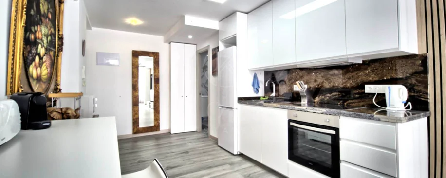 Beautifully refurbished 2 bedroom apartment beachside in the heart of Marbella