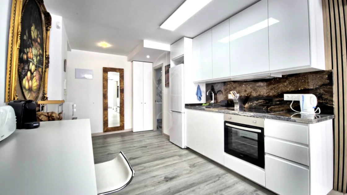 Beautifully refurbished 2 bedroom apartment beachside in the heart of Marbella