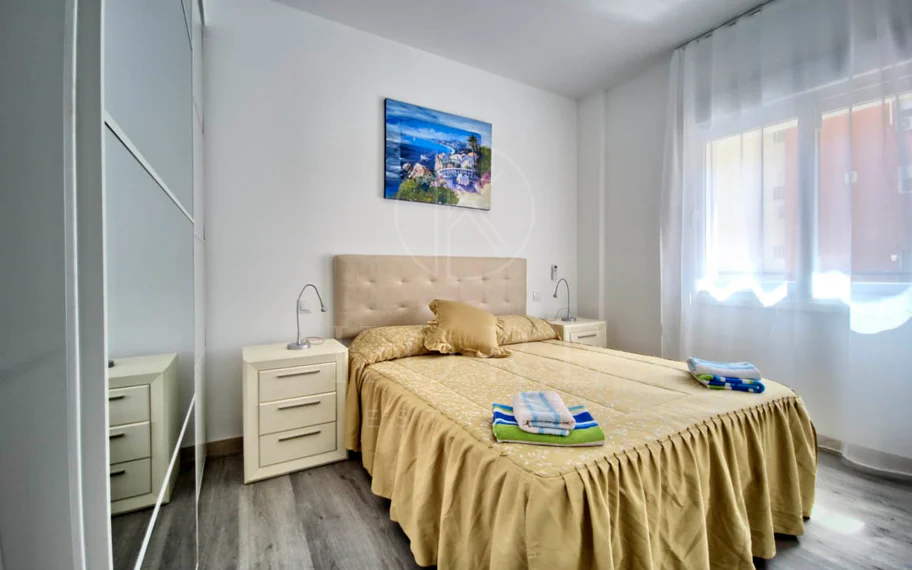 Precioso apartamento de 2 dormitorios reformado junto a la playa, en el corazón de Marbella.