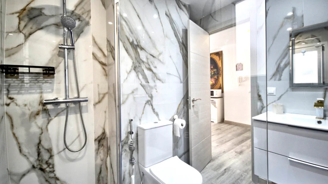 Beautifully refurbished 2 bedroom apartment beachside in the heart of Marbella