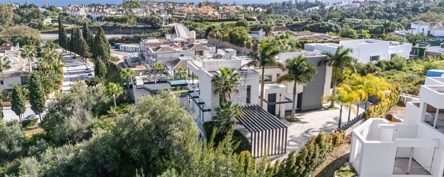 Luxury 7-Bedroom Villa in Nueva Andalucía with Panoramic Sea Views