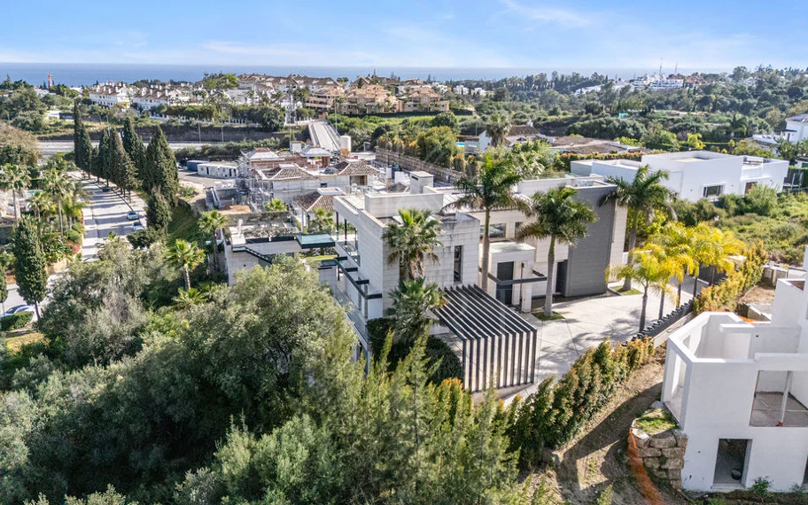 Villa de lujo de 7 dormitorios en Nueva Andalucía con vistas panorámicas al mar