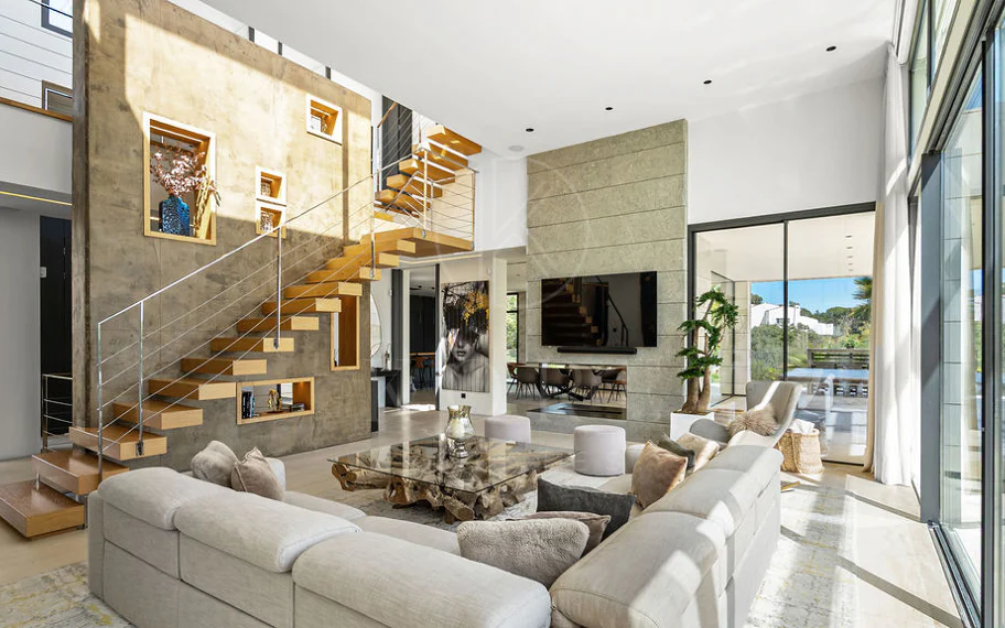 Villa de lujo de 7 dormitorios en Nueva Andalucía con vistas panorámicas al mar