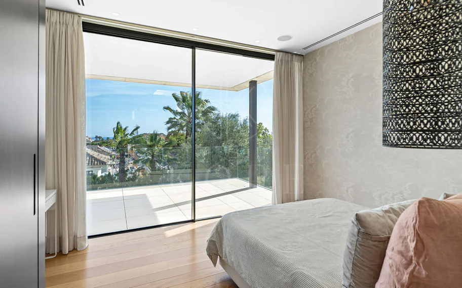 Villa de lujo de 7 dormitorios en Nueva Andalucía con vistas panorámicas al mar
