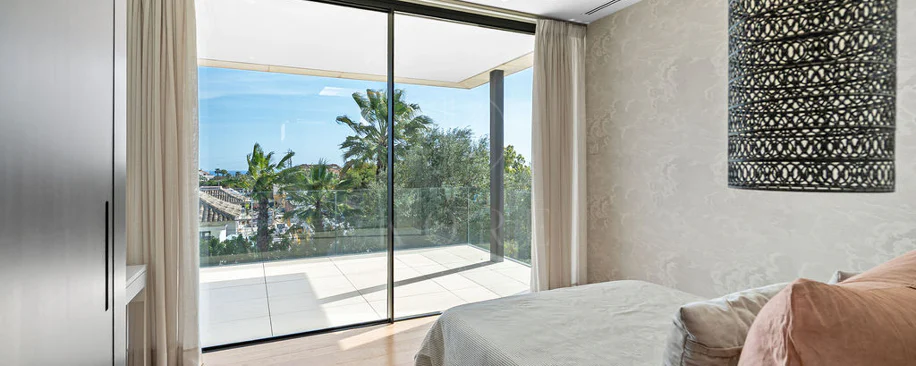 Luxury 7-Bedroom Villa in Nueva Andalucía with Panoramic Sea Views