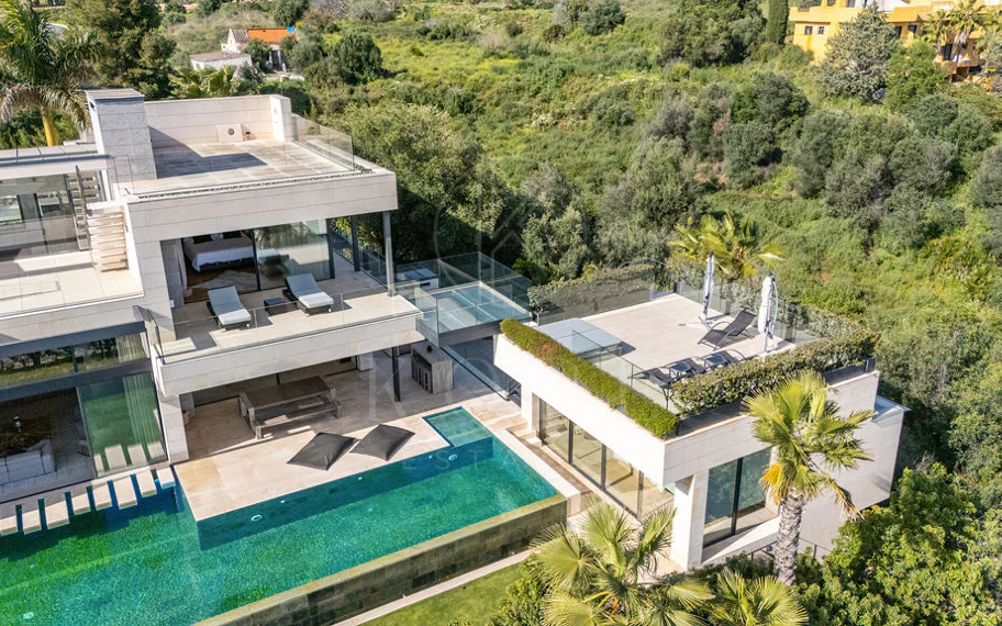 Villa de lujo de 7 dormitorios en Nueva Andalucía con vistas panorámicas al mar