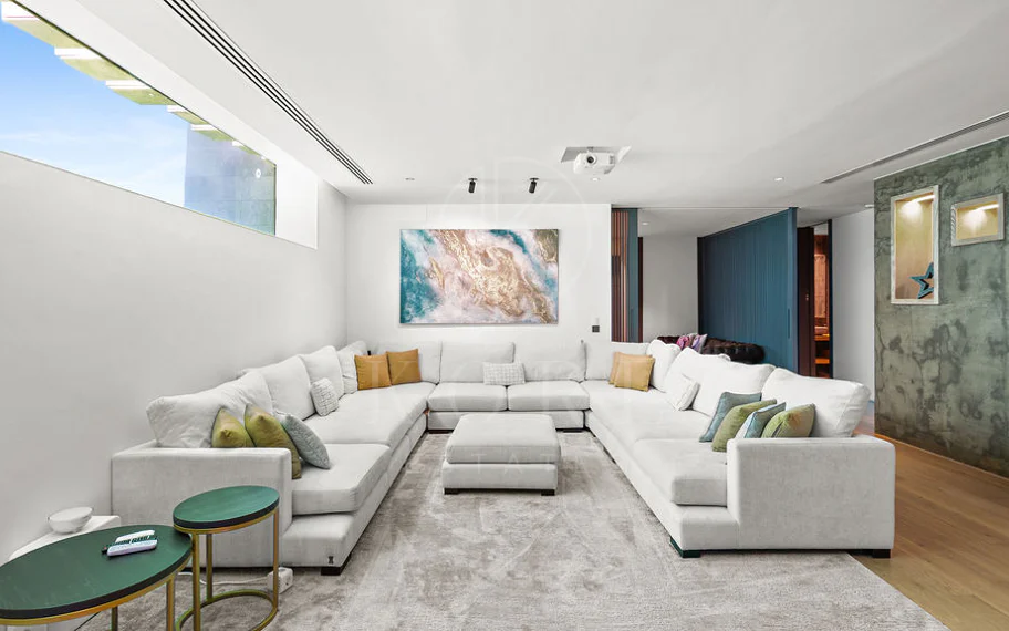 Villa de lujo de 7 dormitorios en Nueva Andalucía con vistas panorámicas al mar