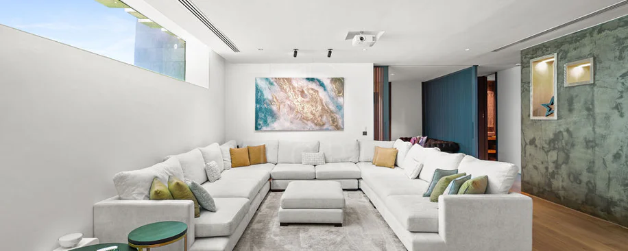 Luxury 7-Bedroom Villa in Nueva Andalucía with Panoramic Sea Views