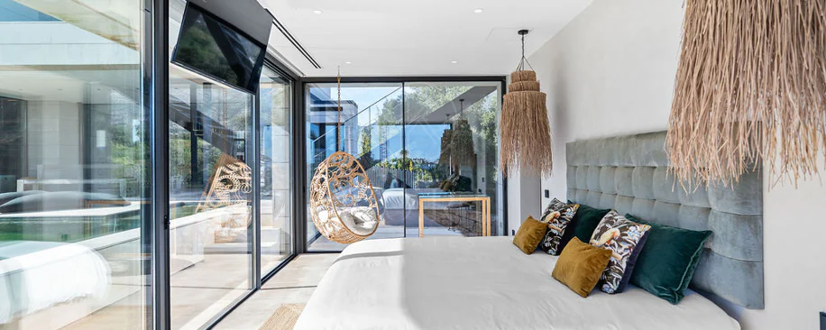 Luxury 7-Bedroom Villa in Nueva Andalucía with Panoramic Sea Views