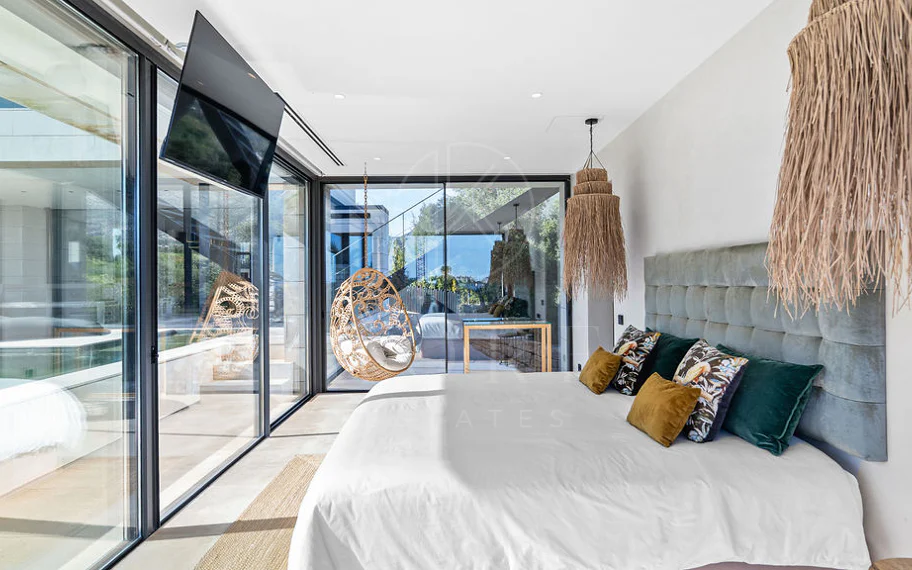 Villa de lujo de 7 dormitorios en Nueva Andalucía con vistas panorámicas al mar