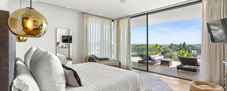Luxury 7-Bedroom Villa in Nueva Andalucía with Panoramic Sea Views