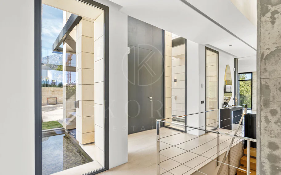 Villa de lujo de 7 dormitorios en Nueva Andalucía con vistas panorámicas al mar